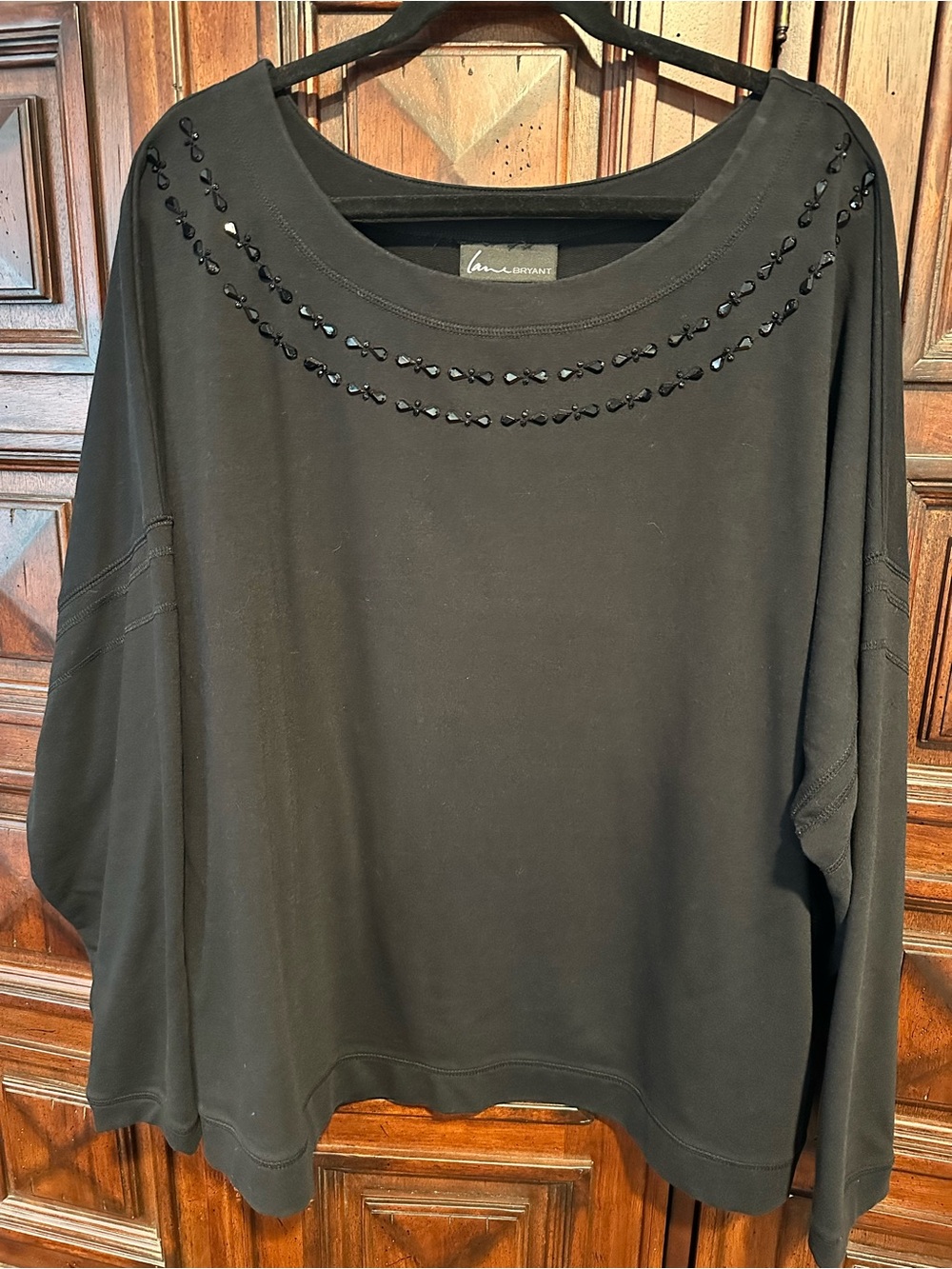 26/28 SWEATSHIRT Lane Bryant deep JET Black Embellished Gemstone Scoop Neck